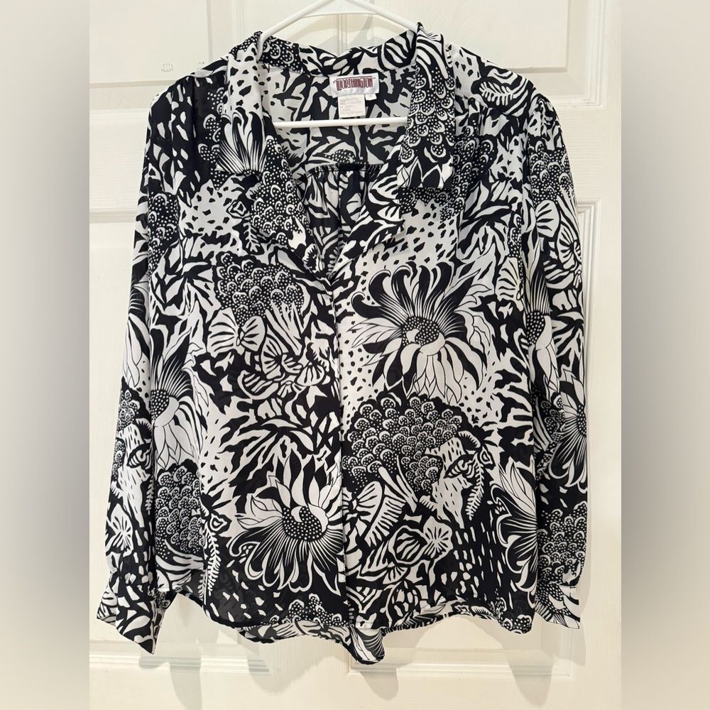 EUC Women’s FLORAL BLACK WHITE vacation blouse —SIZE 16